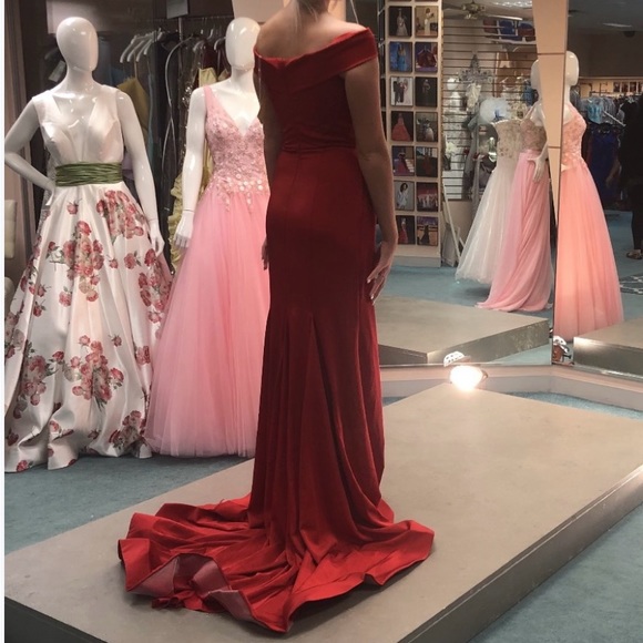 ASHLEYLauren One of a Kind Gown - Picture 10 of 12